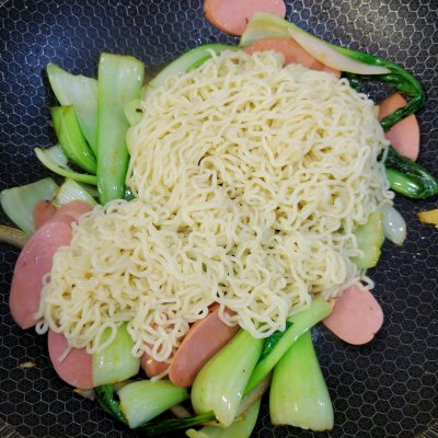 方便面怎么炒（好吃又简单的方便面做法教程分享）
