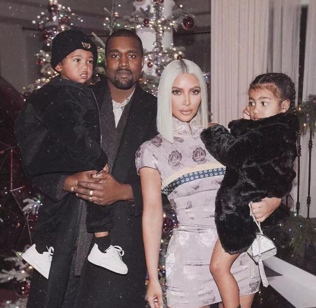 卡戴珊家族萌娃大合照，9个孩子傻傻分不清，妈妈们的基因真强大