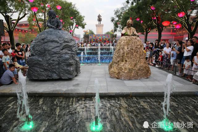大唐不夜城增加“石头人”，表演场地移至喷水池，防游客动手骚扰