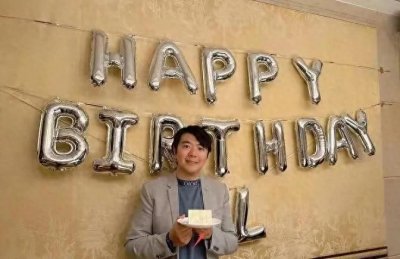 ​郎朗:在艺术与商业间翩翩起舞的钢琴大师