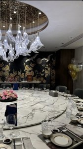 ​钟镇涛72岁生日晚宴，开了数瓶茅台庆祝，邱淑贞夫妇曾志伟都来了