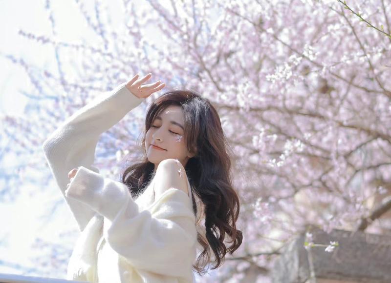 摩羯男复合的前兆，会细心关怀你