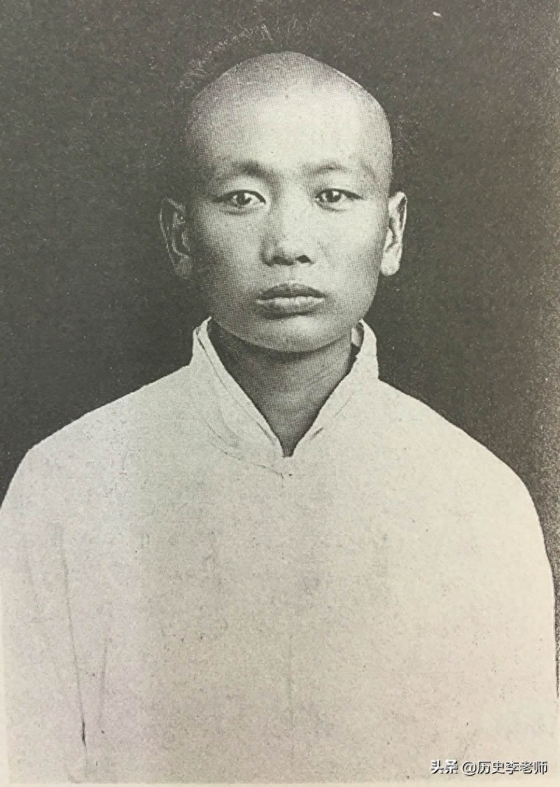 晚清太监真实相貌：相貌堂堂，图3太监将珍妃投井，图7才是李莲英