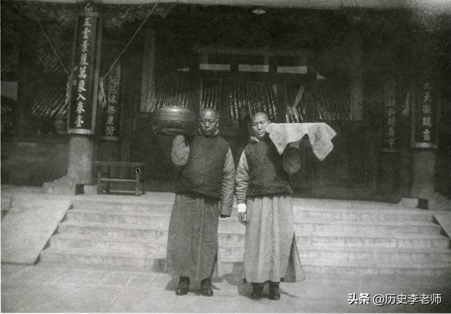 晚清太监真实相貌：相貌堂堂，图3太监将珍妃投井，图7才是李莲英