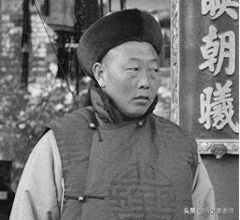 晚清太监真实相貌：相貌堂堂，图3太监将珍妃投井，图7才是李莲英