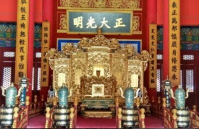 ​大臣篡夺皇位把龙椅坐塌遭报应，说明了什么？