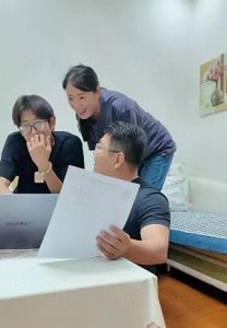 ​山东父子高考后选择入伍，父亲坦言学历不如稳定工作？