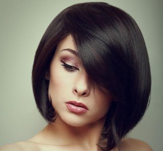 ​大饼脸适合什么发型？脸大五官扁平的妹子这样选发型才好看