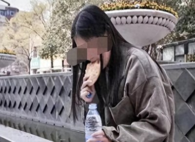 ​大学城门口车上放瓶水什么意思？原来只有女大学生才能懂这些暗号
