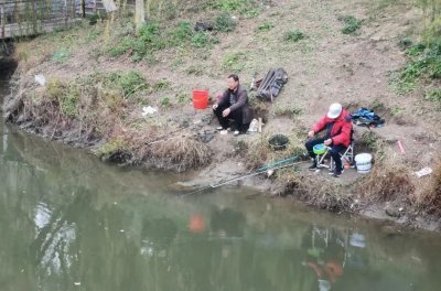 ​冬季野钓什么时间鱼口最好？很多钓友还不知道，难怪总空军