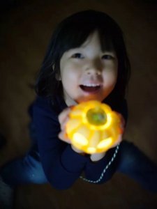 ​在家带娃玩什么？做个最简单的南瓜灯吧！