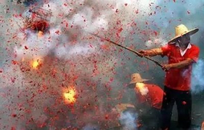 ​过春节放鞭炮，这种风俗的来历有什么讲究？