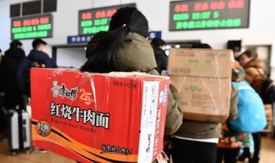 ​坐火车时，不要只带泡面了！这5种零食，好吃又饱腹，关键还便宜