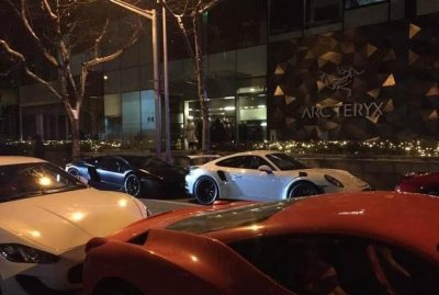 ​上海这家高档夜店每晚都挤满了车，连奔驰宝马都不好意思来这里玩