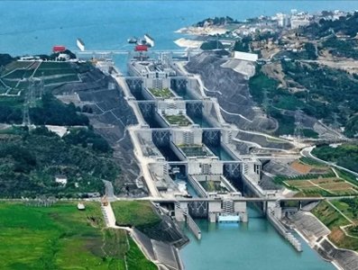 ​＂三峡大坝：一座超级工程的辉煌与贡献＂