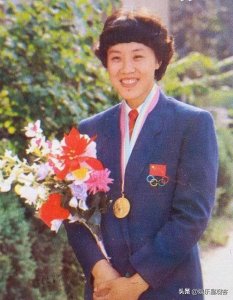 ​从“夺冠功臣”到“被迫退休”，张蓉芳到底经历了什么？