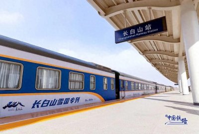 ​蓝白相间的Y字头火车，今冬首发！