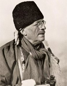 ​1890年，瑞典探险家斯文赫定，为何要在伊朗的古墓偷走三颗头骨？