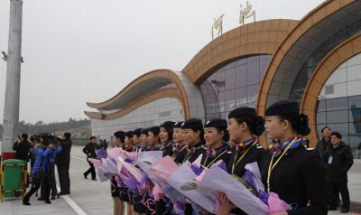 ​耗时5年，削平65座大山，中国河池金城江机场，堪比空中航母