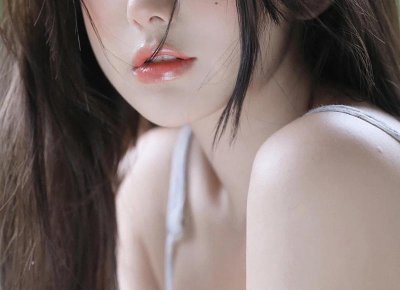 ​为艺术献真身的裸模（18岁就为艺术献身当裸模）