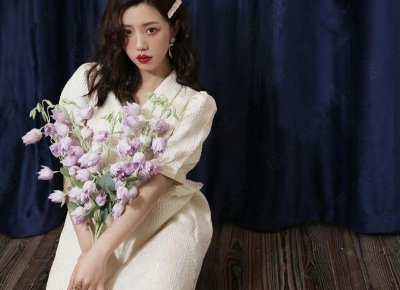 ​白宇和杨幂，杨幂罕见同框小4岁白宇参加新戏开机