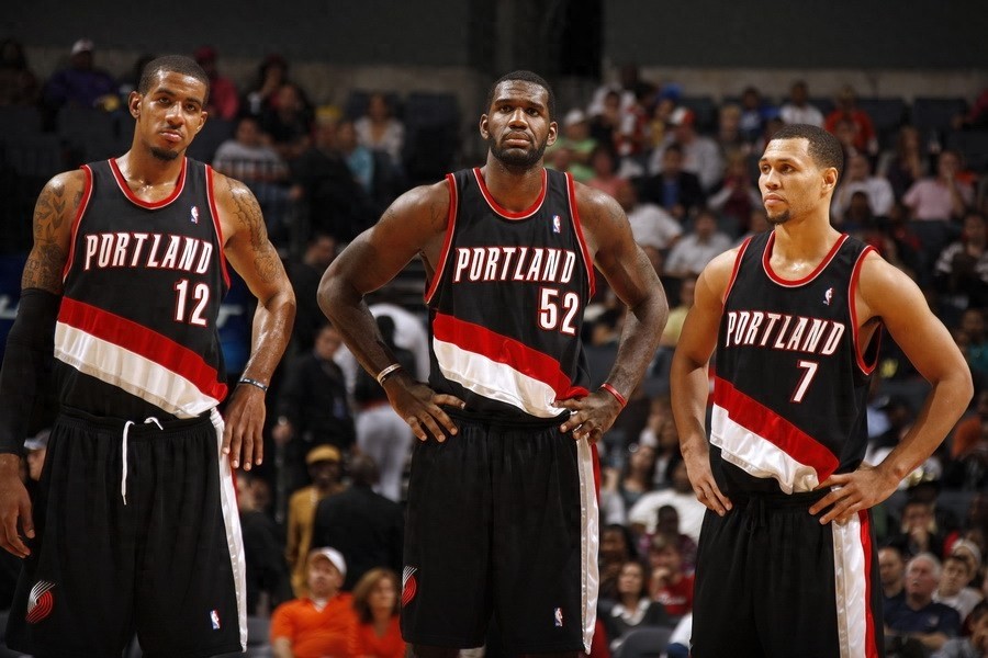 他绰号“黄曼巴”，曾被誉为科比之后的第一分卫！