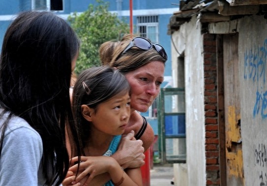 实拍:被领养到美国的女孩回国寻亲过程