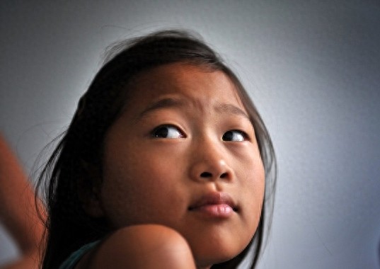 实拍:被领养到美国的女孩回国寻亲过程