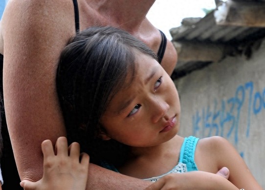 实拍:被领养到美国的女孩回国寻亲过程