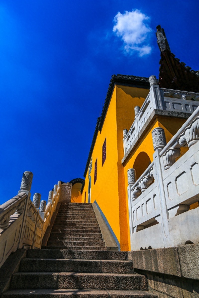 “寺院山门朝西开,见寺见塔不见山”千年古刹江苏镇江金山寺