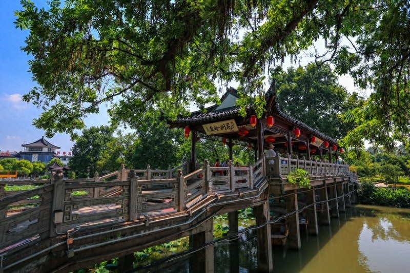 “寺院山门朝西开,见寺见塔不见山”千年古刹江苏镇江金山寺