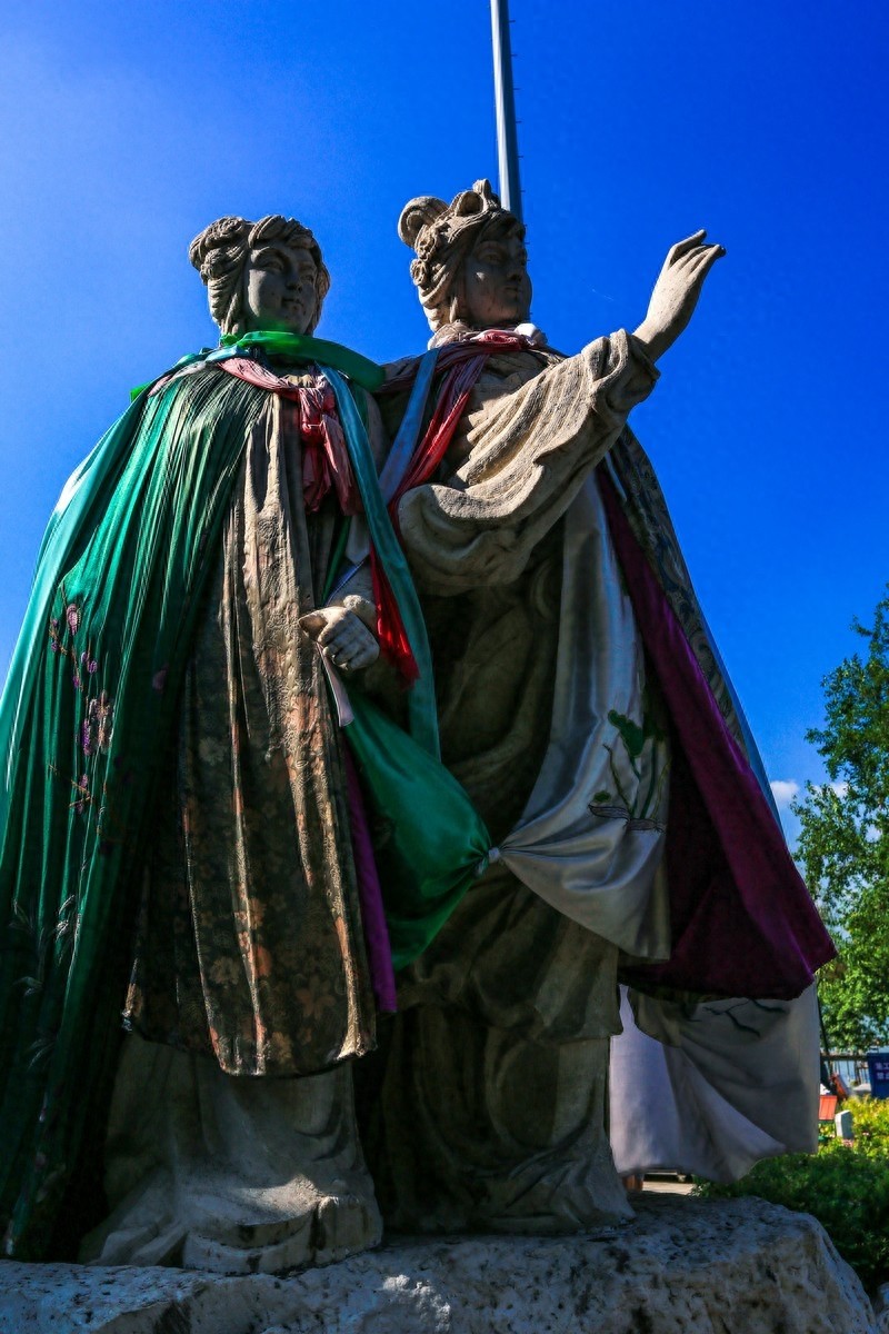 “寺院山门朝西开,见寺见塔不见山”千年古刹江苏镇江金山寺