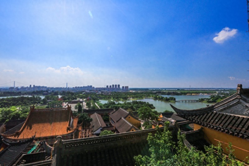 “寺院山门朝西开,见寺见塔不见山”千年古刹江苏镇江金山寺