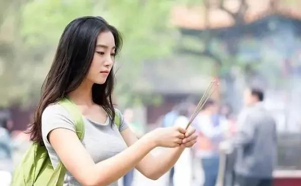 初一十五上香有什么说法(为什么初一十五要上香的规矩)(图3) 初一十五上香有什么说法(为什么初一十五要上香的规矩)(图3)