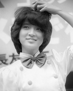 ​上世纪女偶像月入500万，却因“床照”断送事业，放手一搏仅3年赎清千万违约金