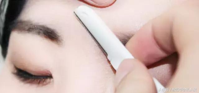 优雅高贵简单盘发造型大方时尚（一分钟学会清新感名媛气质盘发）(3)