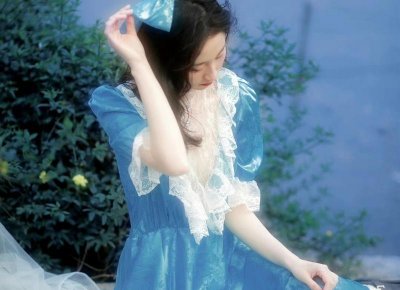 ​社交与恋爱，也如美酒一般，贵在真诚，而不是华丽的包装