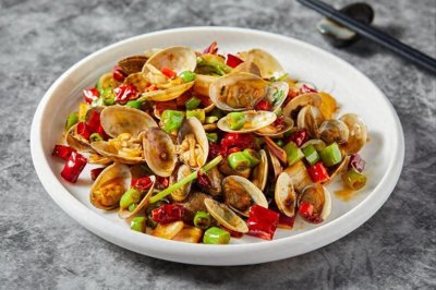 ​花甲吐沙，不用滴油不用加醋，海边人教你技巧，泥沙15分钟吐干净