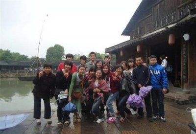 ​金鱼与锦鲤哪个好养(锦鲤好养还是金鱼好养)