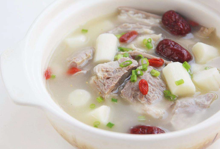 羊肉炖山药的做法(分享三种羊肉汤做法和山药羊肉汤特点)