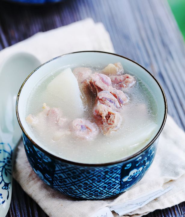 羊肉炖山药的做法(分享三种羊肉汤做法和山药羊肉汤特点)