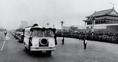 ​十里长街送总理：永远的怀念