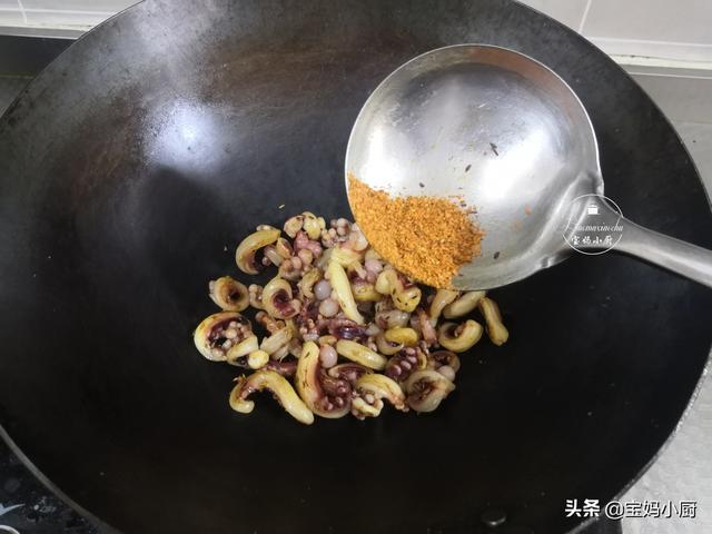 鱿鱼怎么做好吃又简单方法（鱿鱼的4分钟家常做法）(9)