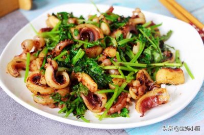 ​鱿鱼怎么做好吃又简单方法（鱿鱼的4分钟家常做法）