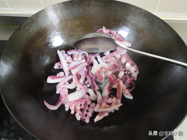 鱿鱼怎么做好吃又简单方法（鱿鱼的4分钟家常做法）(6)