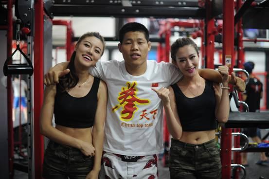 女子草量级ufc全部排名（谁说综合格斗让女人走开）(3)