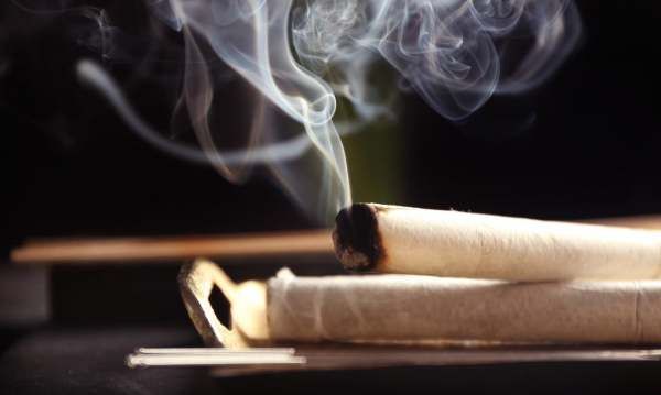 艾草熏房间有什么作用,屋里点艾柱有什么用图4