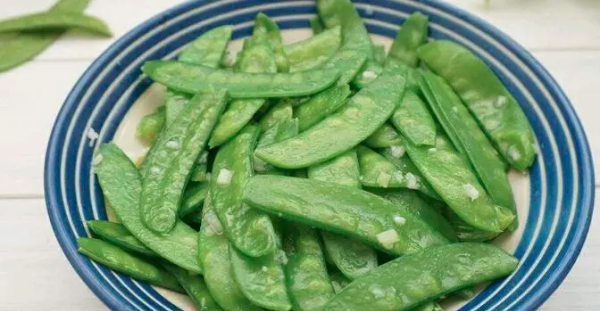 怎么确定荷兰豆是否熟,清炒荷兰豆的家常做法图4