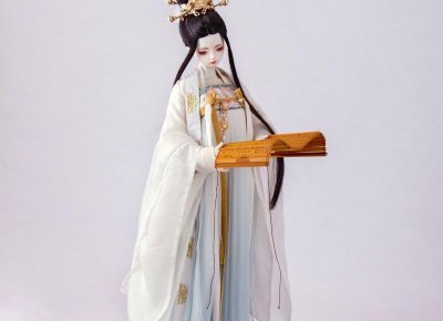 ​供了两年的女朋友上大学，分手一个月找新男友了，我该报复她吗？