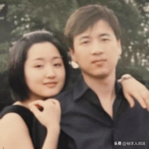​赖文峰与小23岁娇妻秀恩爱！一身名牌好贵气，气质神似前任杨钰莹